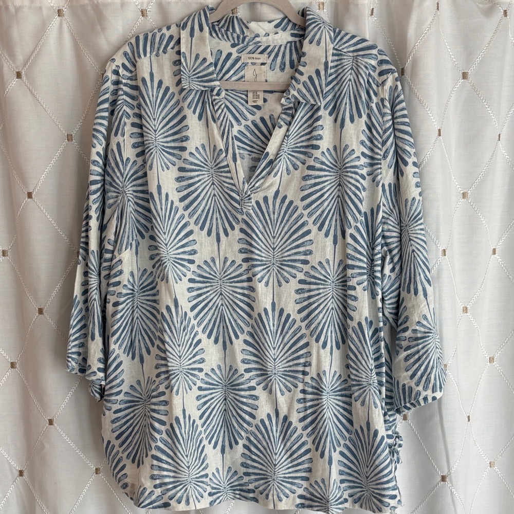 Women’s linen Shirt in Blue and White - Picture 2 of 5